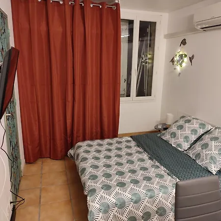 Studio Apartment *